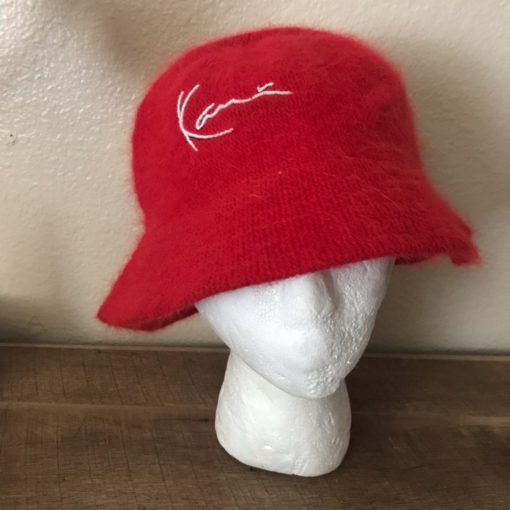 🟧Men’s Vintage Red Furry Bucket Hat with Embroidered Design
